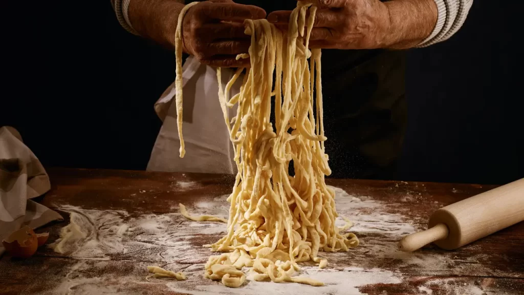 Macarrão cremoso de panela é a receita perfeita para quem quer praticidade sem abrir mão do sabor.