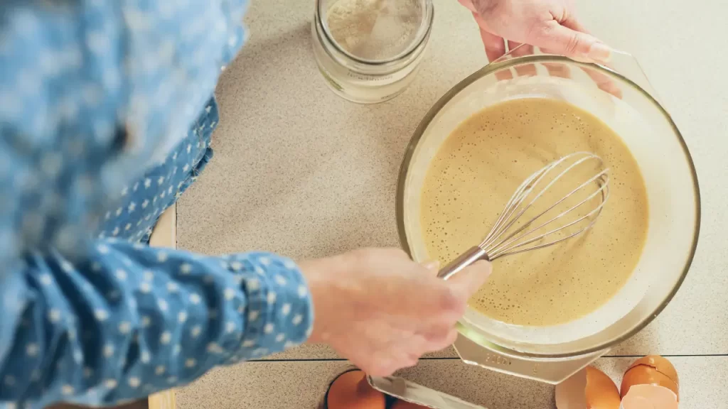 Bolo de milho cremoso é aquela receita que carrega afeto, cheiro de casa de vó e sabor de fazenda.